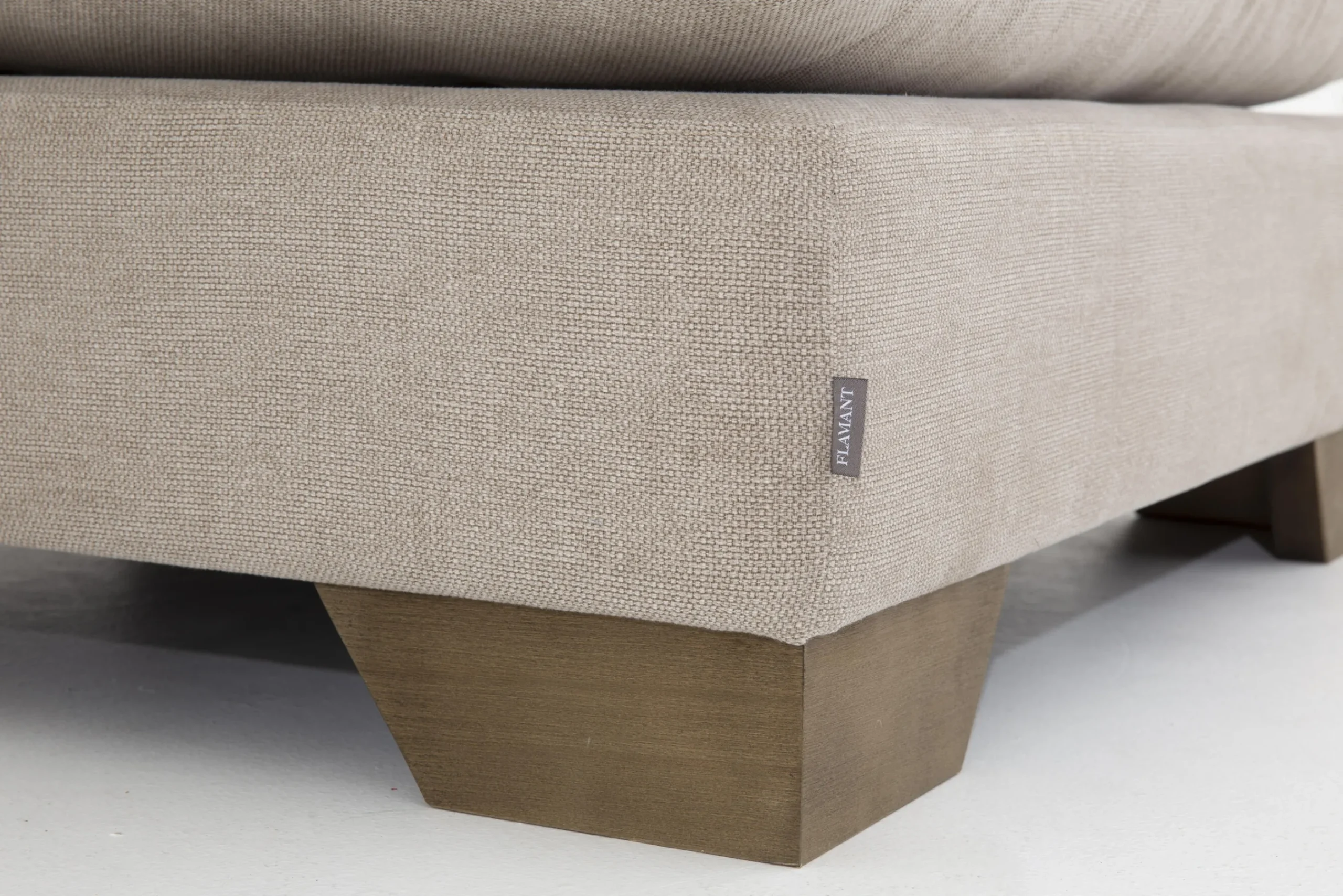 Flamant Adelaide, Hocker, Fix