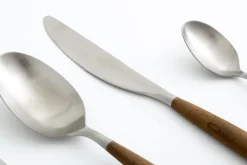 Flamant Borneo, Tafelmes