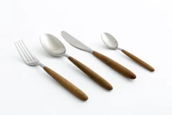 Flamant Borneo, Tafelmes