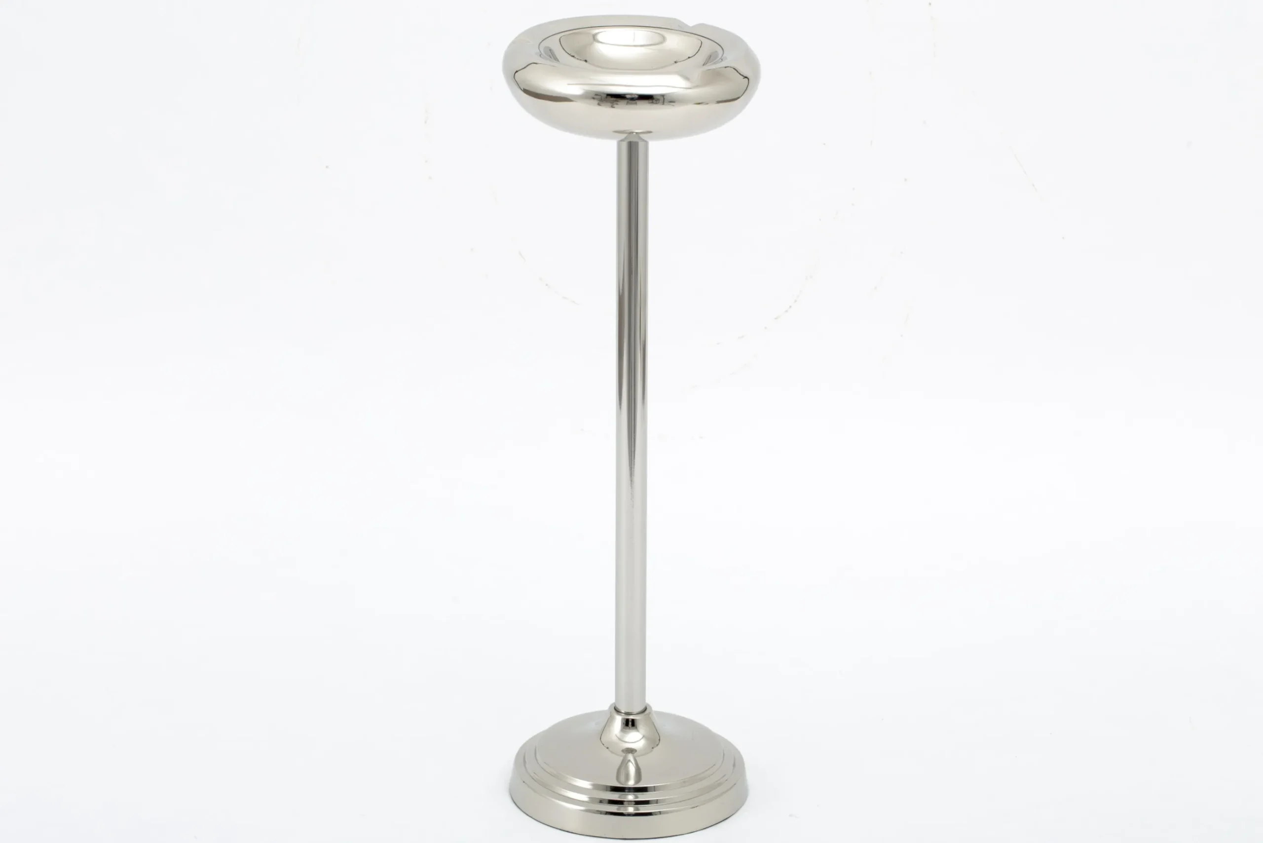 Flamant Carlton, Asbak, Te Voet