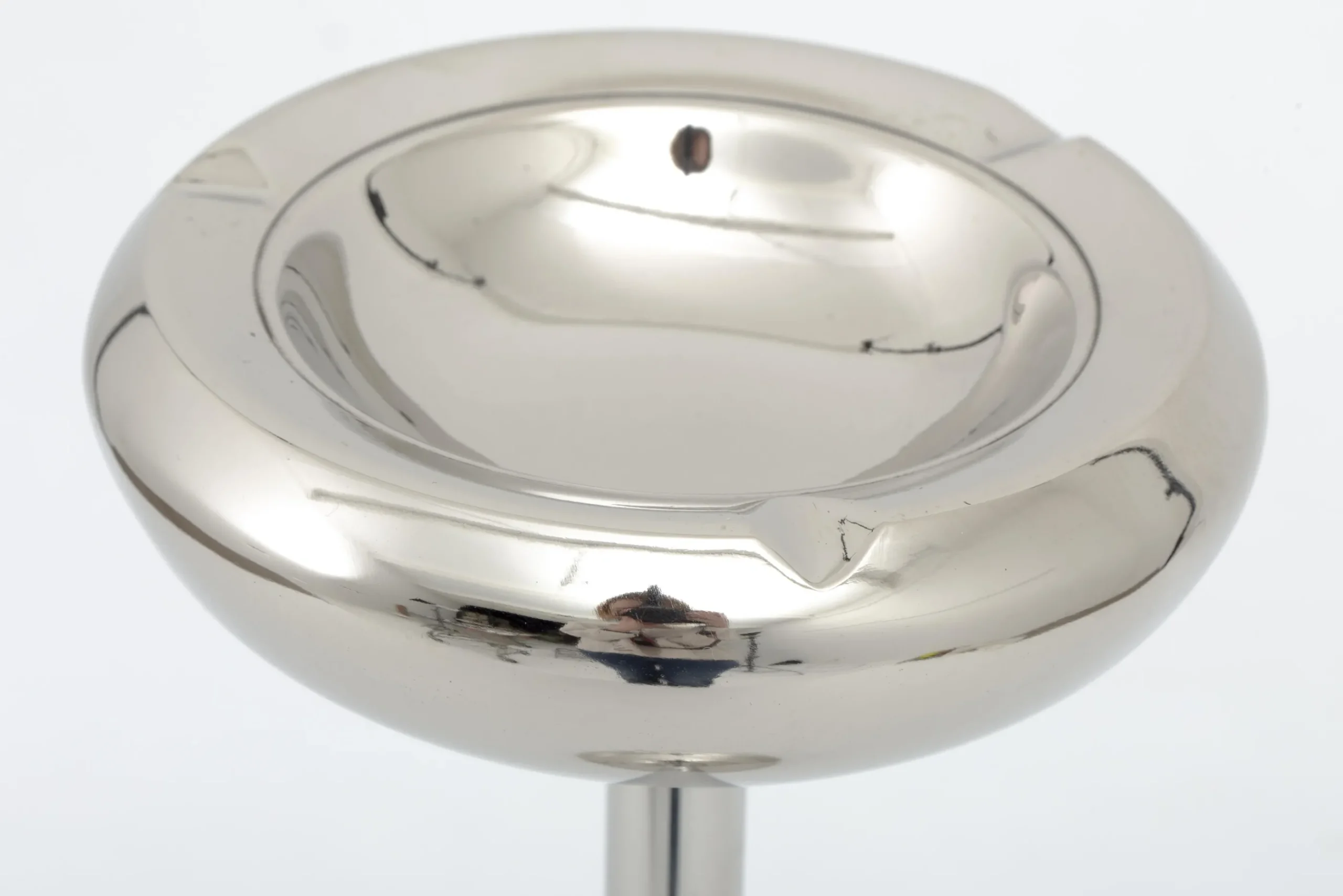 Flamant Carlton, Asbak, Te Voet