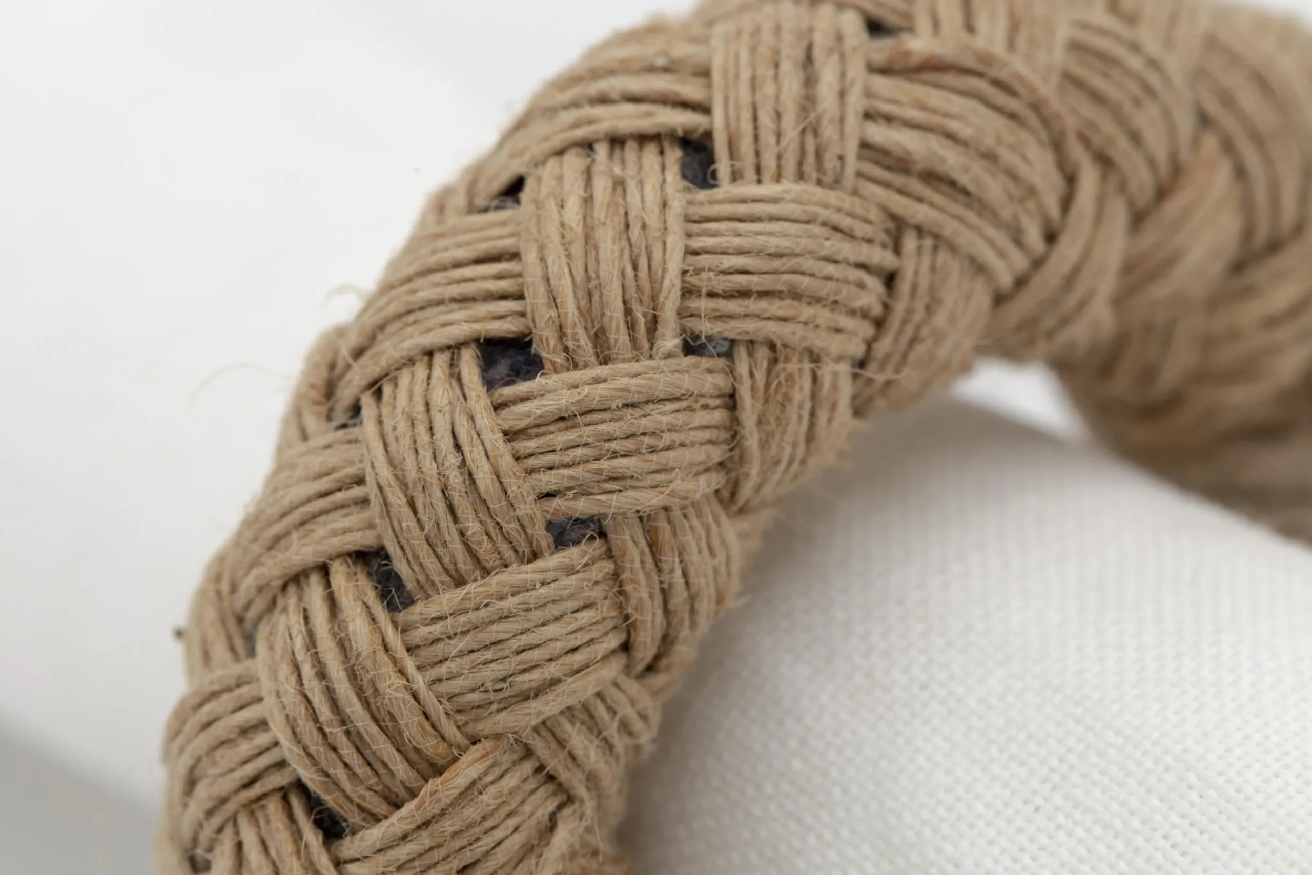 Flamant Fari, Servetring