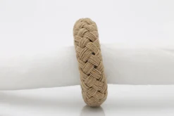 Flamant Fari, Servetring