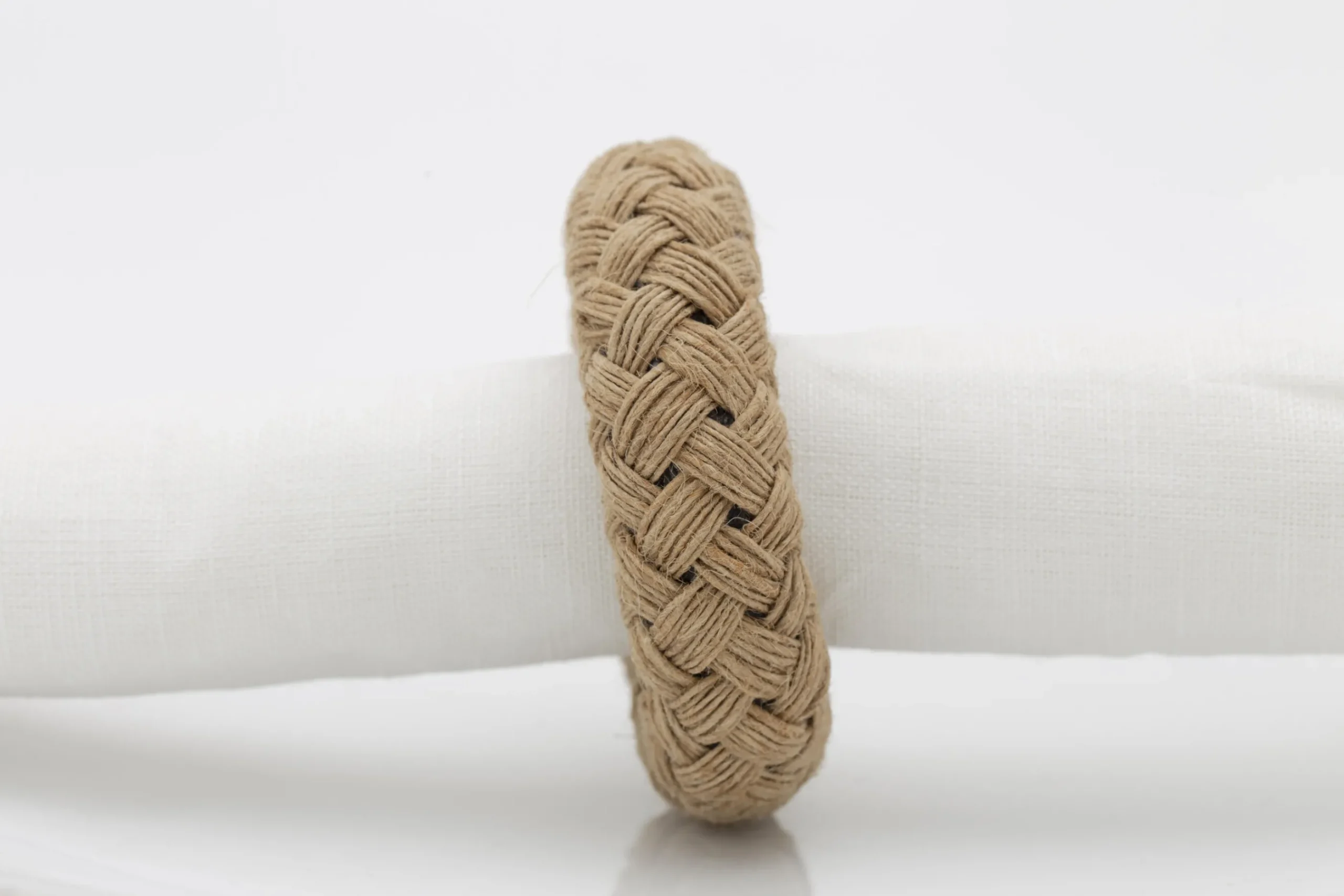 Flamant Fari, Servetring