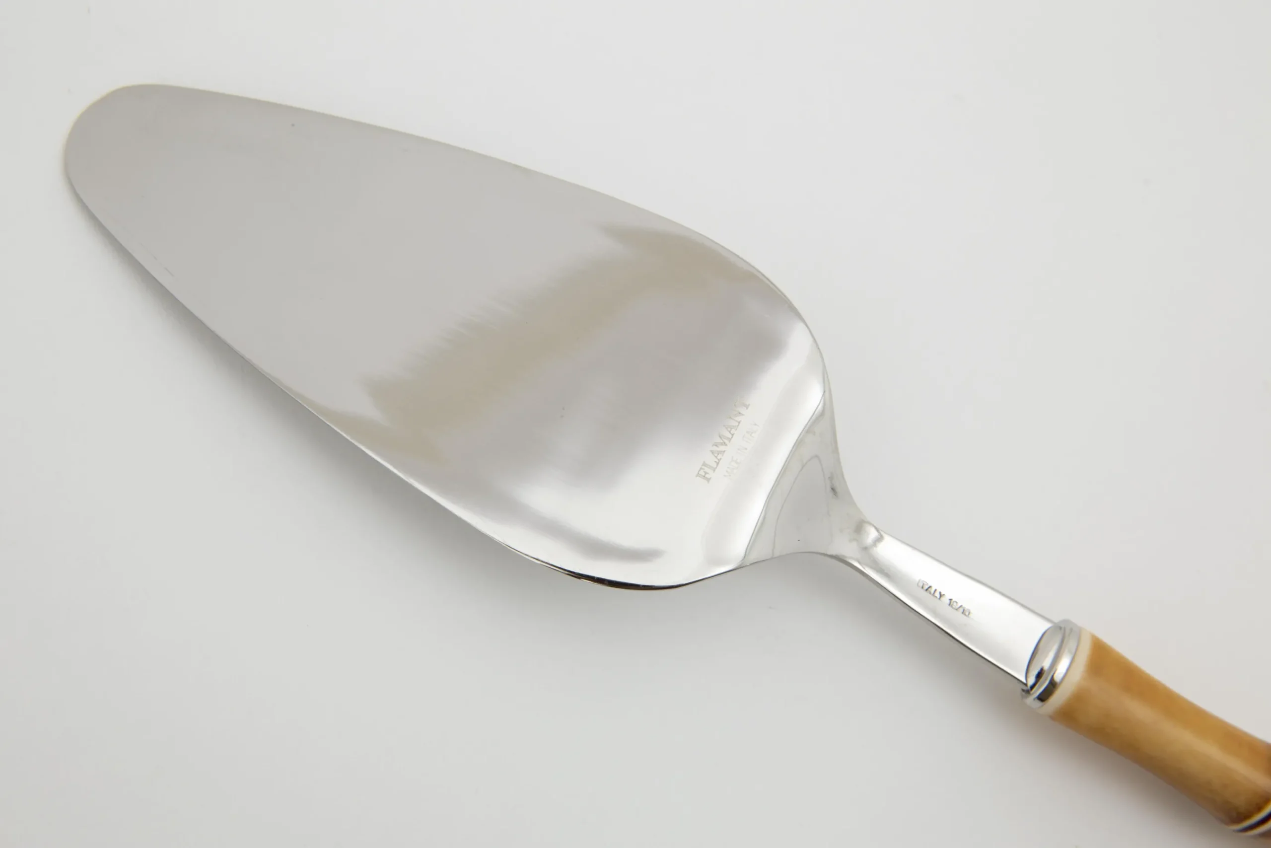 Flamant Hadis, Caker-Server