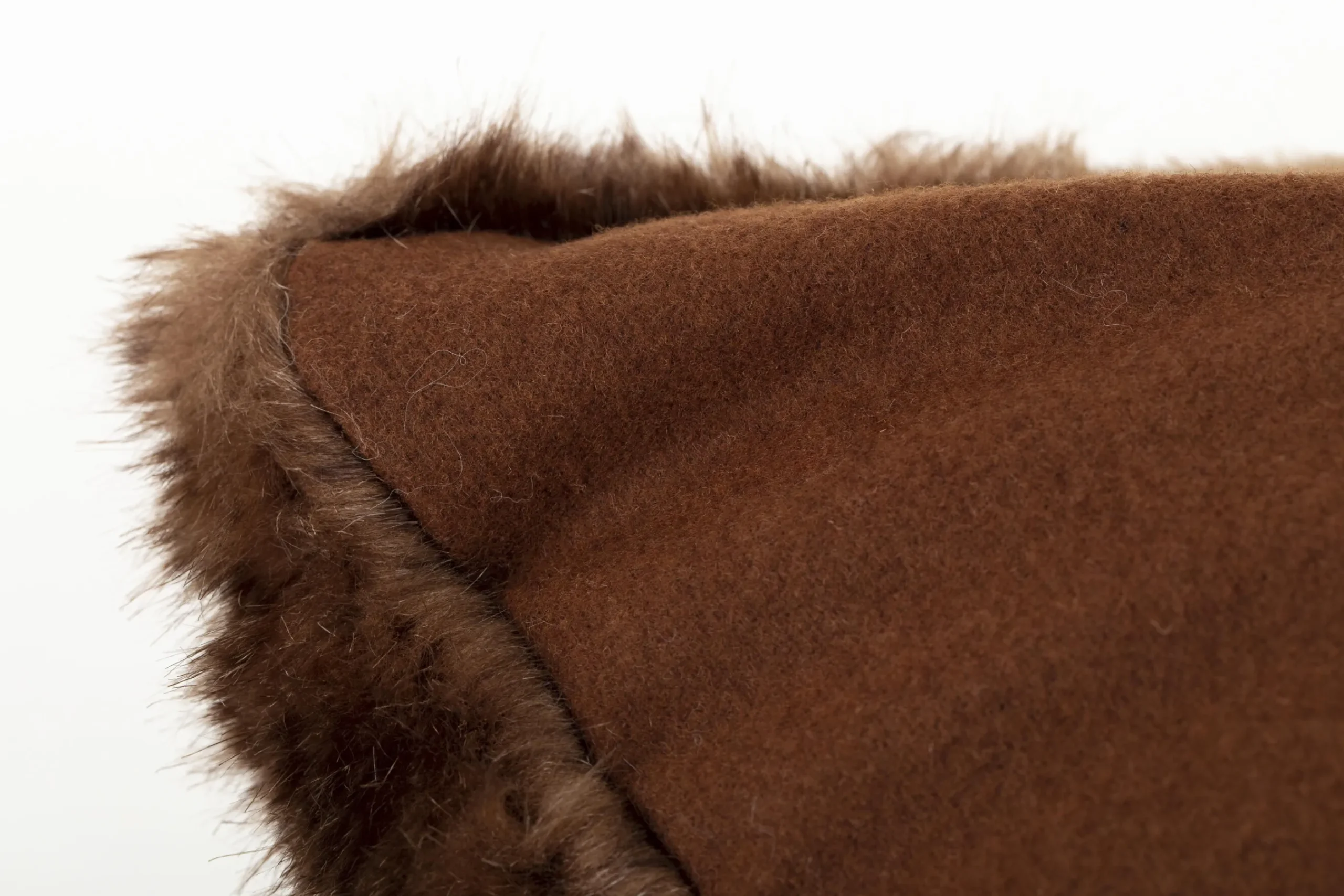 Flamant Hirom, Kussen, Namaakbont