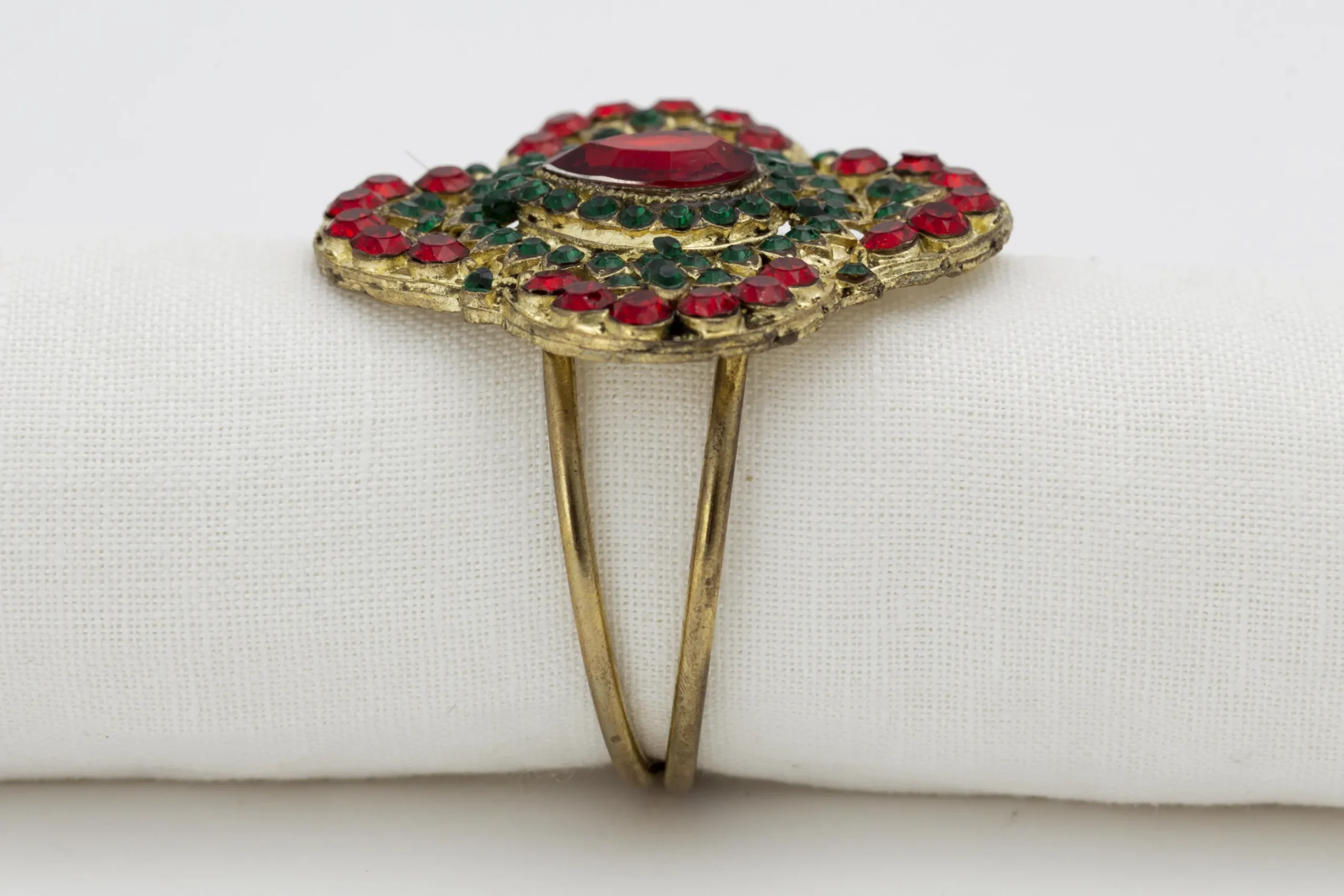 Flamant Kirai, Servetring, Kralen