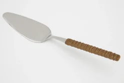 Flamant Korba, Caker-Server