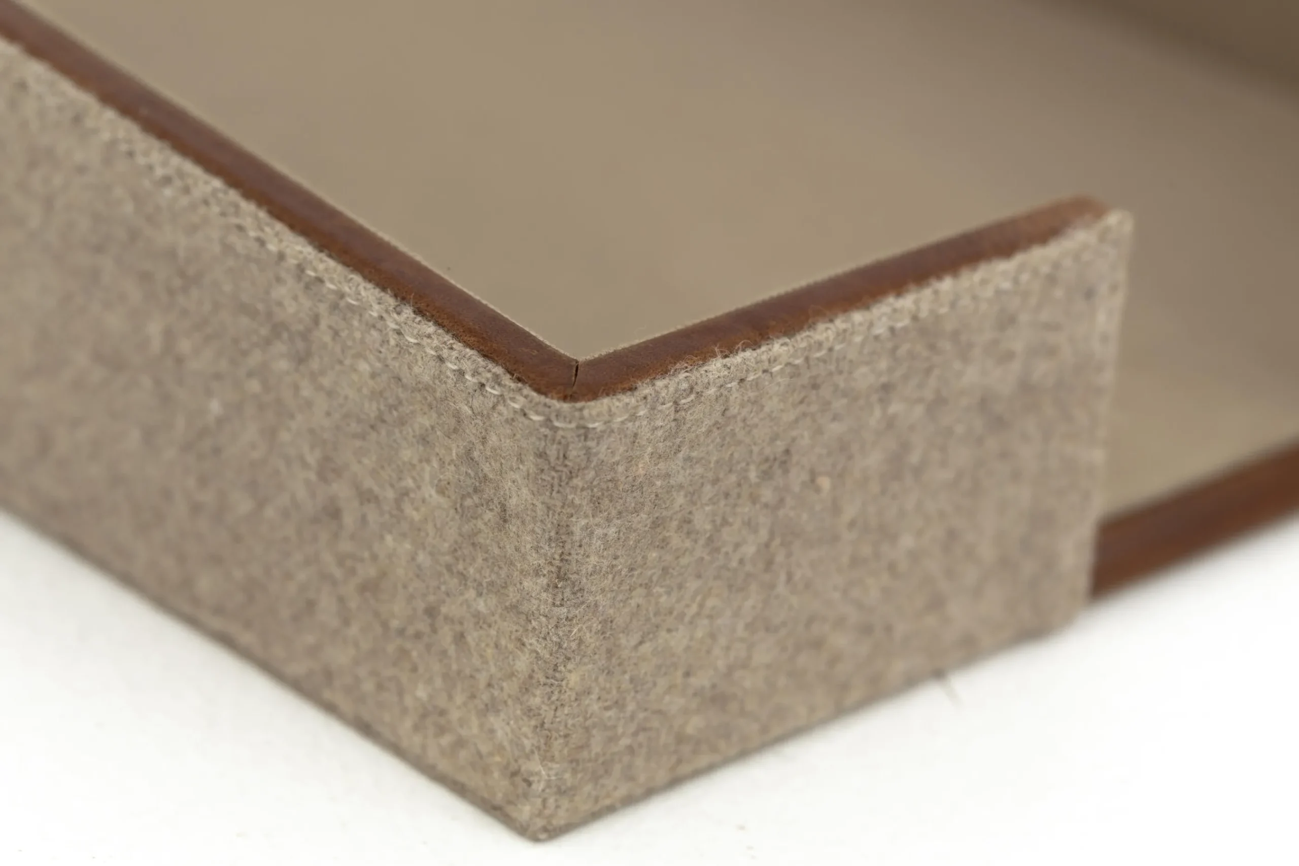 Flamant Milburn, Papierlade, Wol En Leer