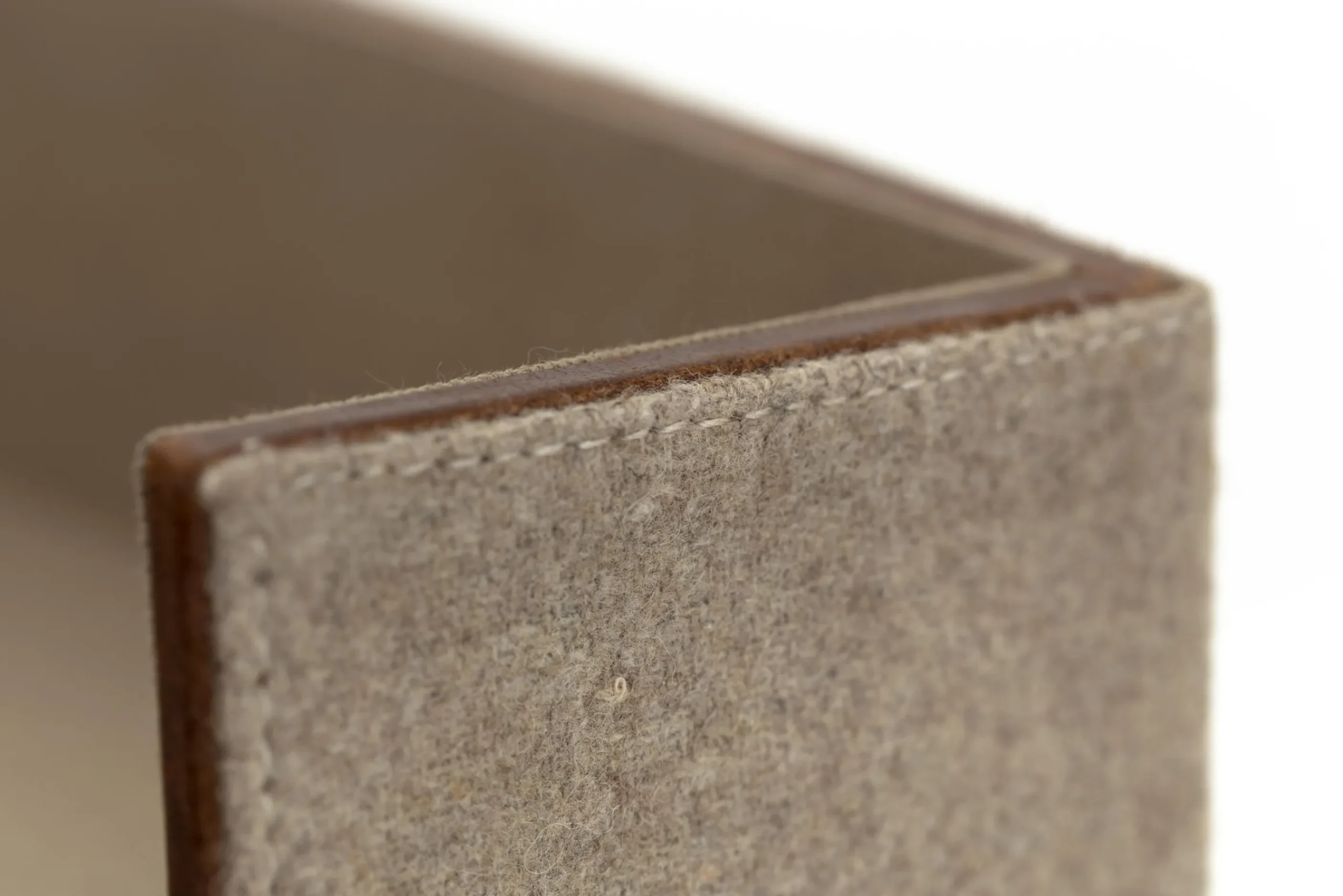 Flamant Milburn, Papierlade, Wol En Leer